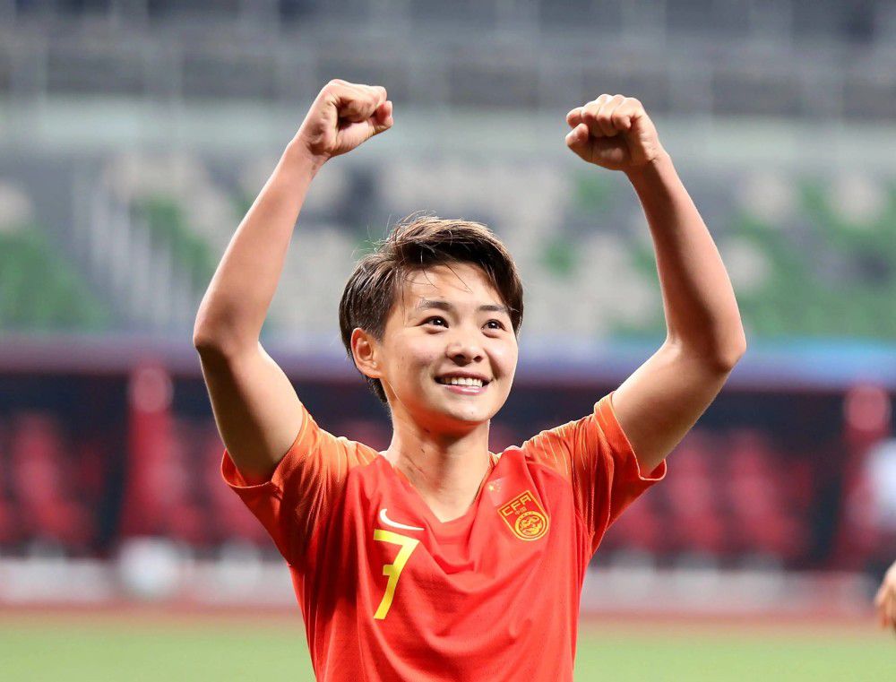 杨华忠回过神来，赶紧奔到床边。